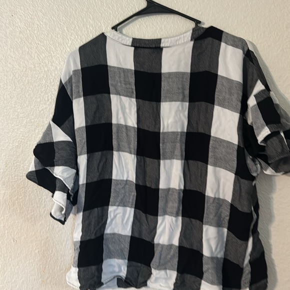 Checkered black and gray top - Picture 4 of 4